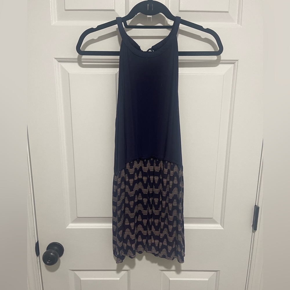 Sleeveless maternity top